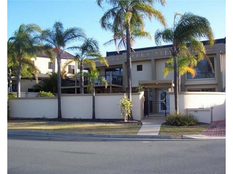 2 Runaway Bay Avenue, Runaway Bay QLD 4216