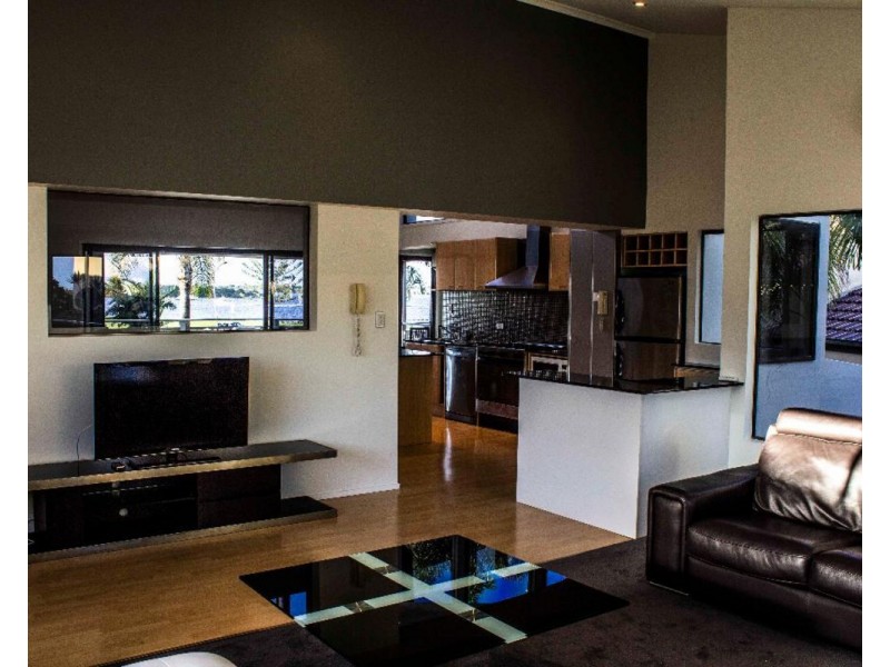 2 Runaway Bay Avenue, Runaway Bay QLD 4216