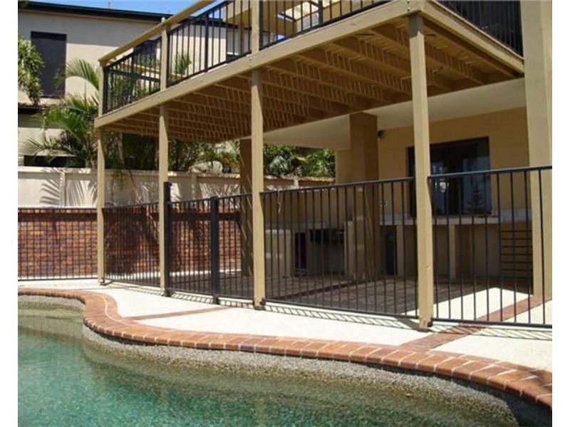 2 Runaway Bay Avenue, Runaway Bay QLD 4216