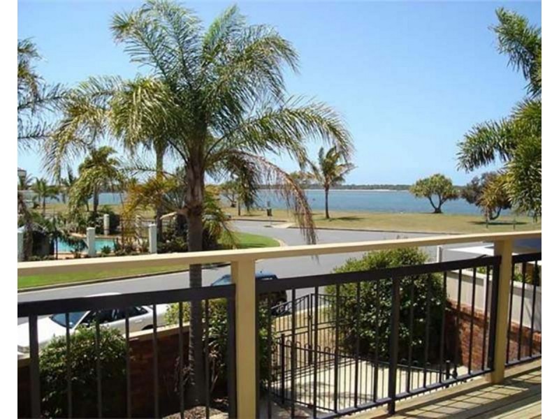 2 Runaway Bay Avenue, Runaway Bay QLD 4216