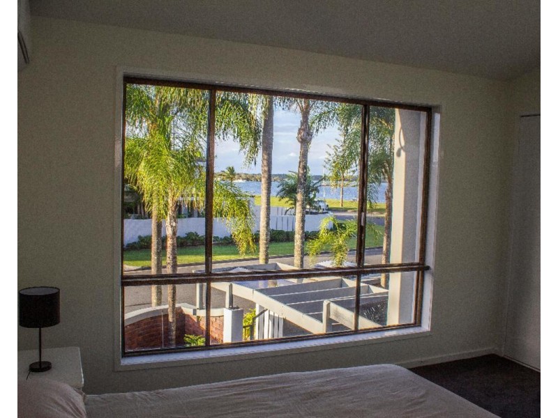 2 Runaway Bay Avenue, Runaway Bay QLD 4216