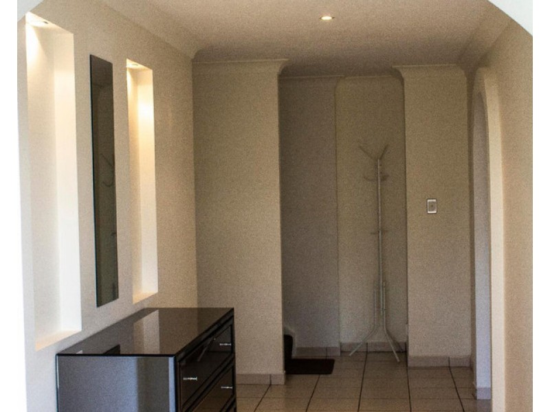 2 Runaway Bay Avenue, Runaway Bay QLD 4216
