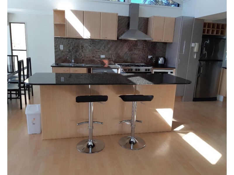 2 Runaway Bay Avenue, Runaway Bay QLD 4216