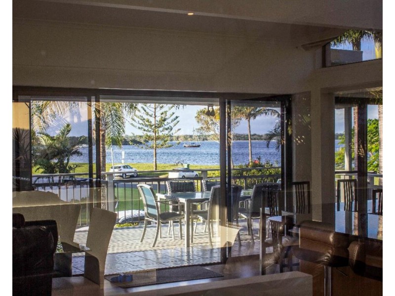 2 Runaway Bay Avenue, Runaway Bay QLD 4216