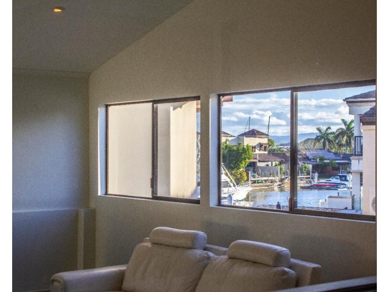 2 Runaway Bay Avenue, Runaway Bay QLD 4216