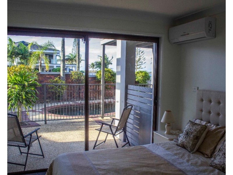 2 Runaway Bay Avenue, Runaway Bay QLD 4216