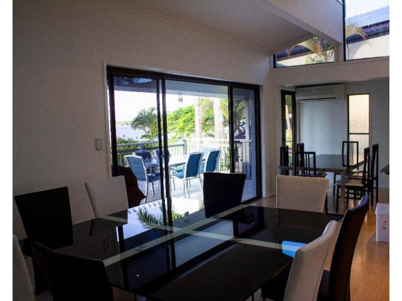 2 Runaway Bay Avenue, Runaway Bay QLD 4216