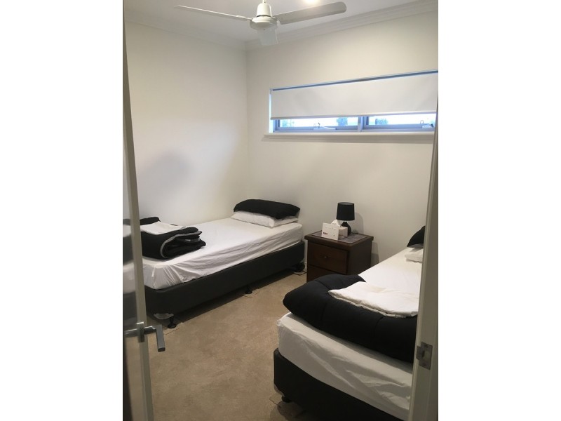 9/10 Peppering Way, Westminster WA 6061