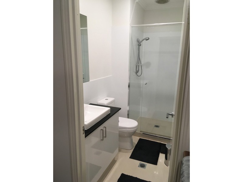 9/10 Peppering Way, Westminster WA 6061