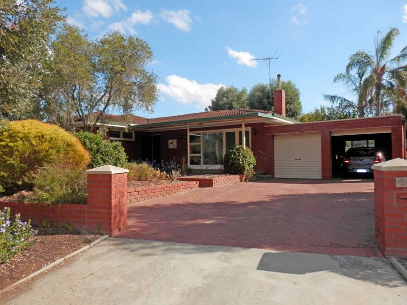 16 Stewartby Crescent, Viveash WA 6056