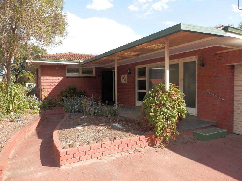 16 Stewartby Crescent, Viveash WA 6056