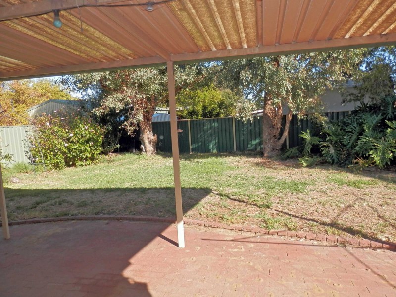 16 Stewartby Crescent, Viveash WA 6056