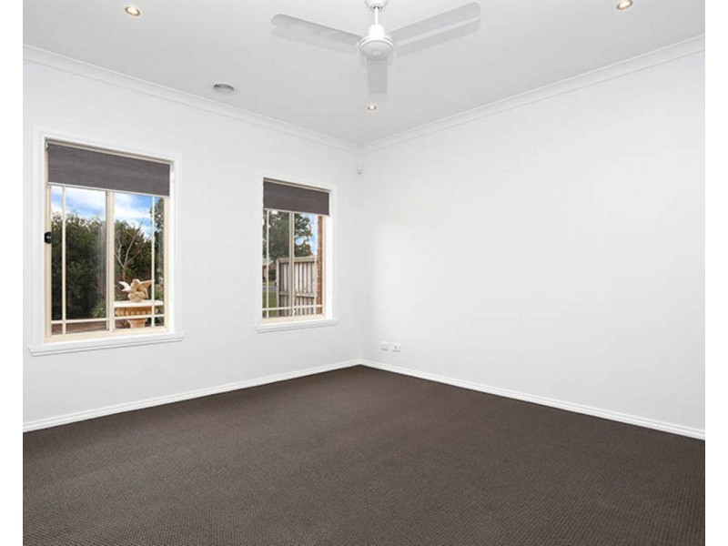 18 Tamborine Way, Caroline Springs VIC 3023