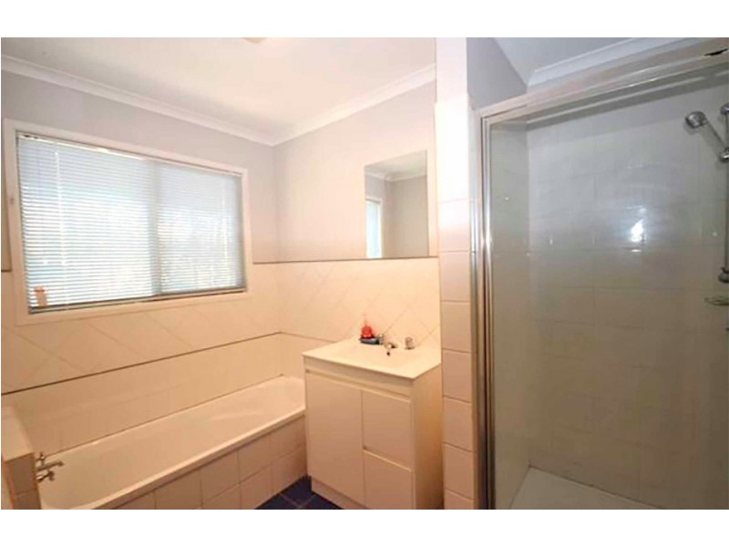 4 Leach Avenue, Landsborough QLD 4550