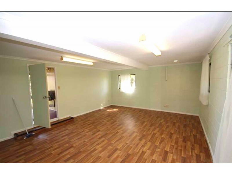 4 Leach Avenue, Landsborough QLD 4550