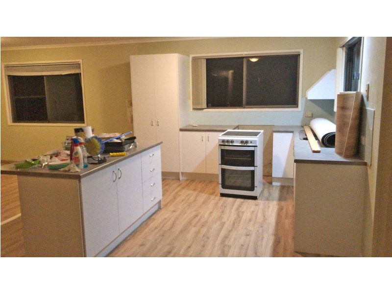 4 Leach Avenue, Landsborough QLD 4550