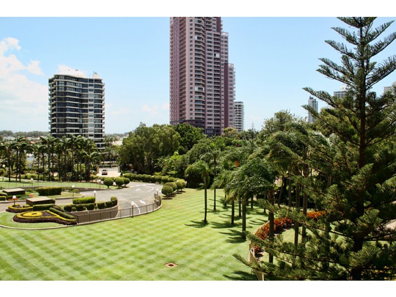 17/2 Admiralty Drive, Paradise Waters QLD 4217