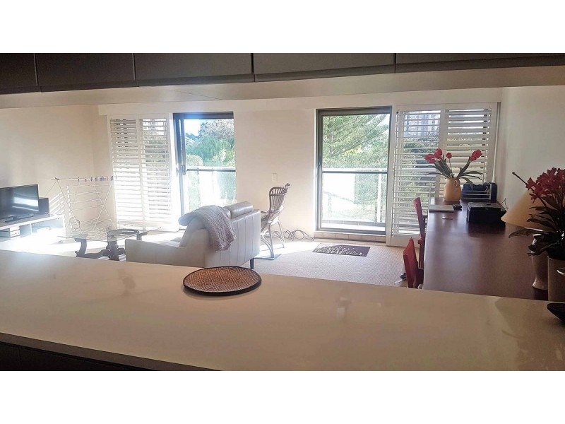 17/2 Admiralty Drive, Paradise Waters QLD 4217
