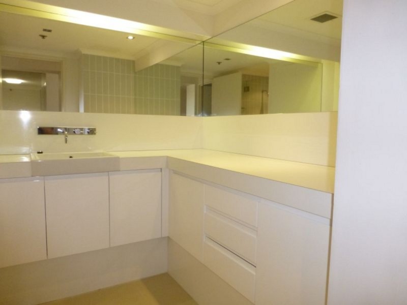 17/2 Admiralty Drive, Paradise Waters QLD 4217