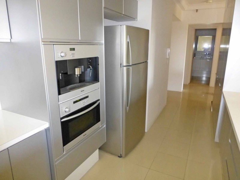 17/2 Admiralty Drive, Paradise Waters QLD 4217