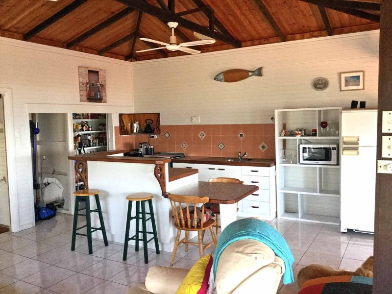 10 Ward Esplanade, Ball Bay QLD 4741