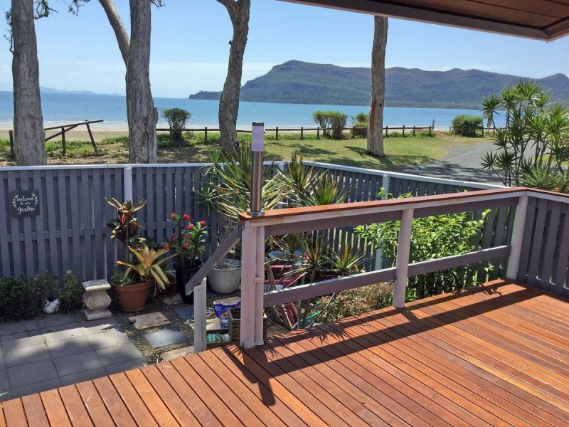 10 Ward Esplanade, Ball Bay QLD 4741