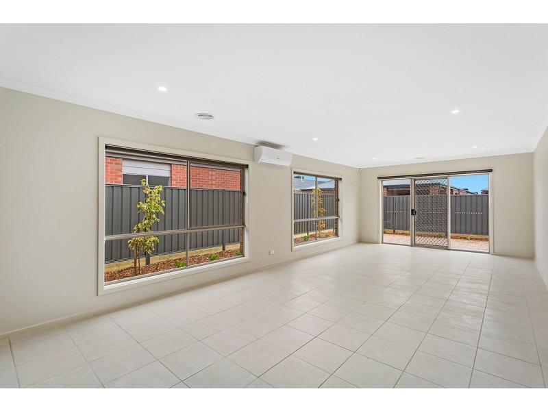 37 Fellows Street, Melton South VIC 3338