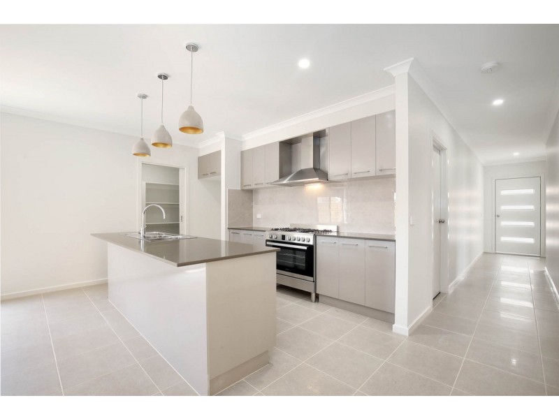 37 Fellows Street, Melton South VIC 3338