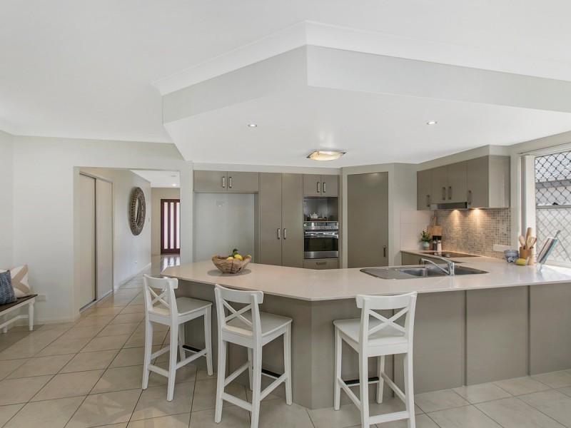 11 Hillcrest Street, Wellington Point QLD 4160