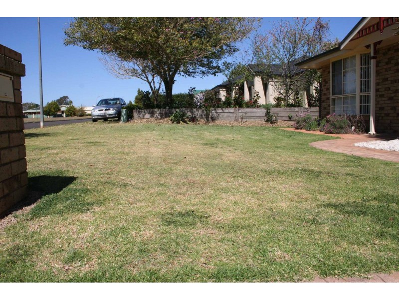 15 Emma Drive, Kearneys Spring QLD 4350