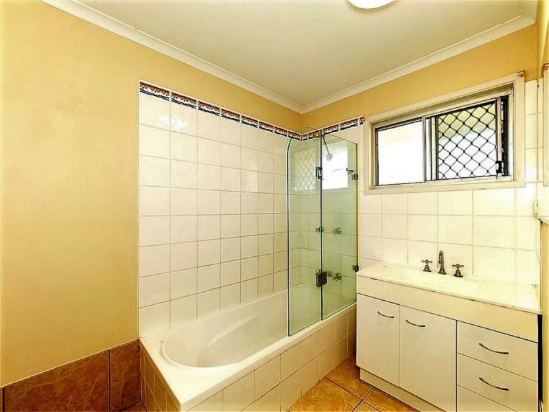 10 View Street, Kingston QLD 4114