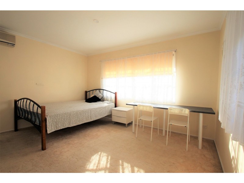 1 Mintern Street, Macgregor QLD 4109