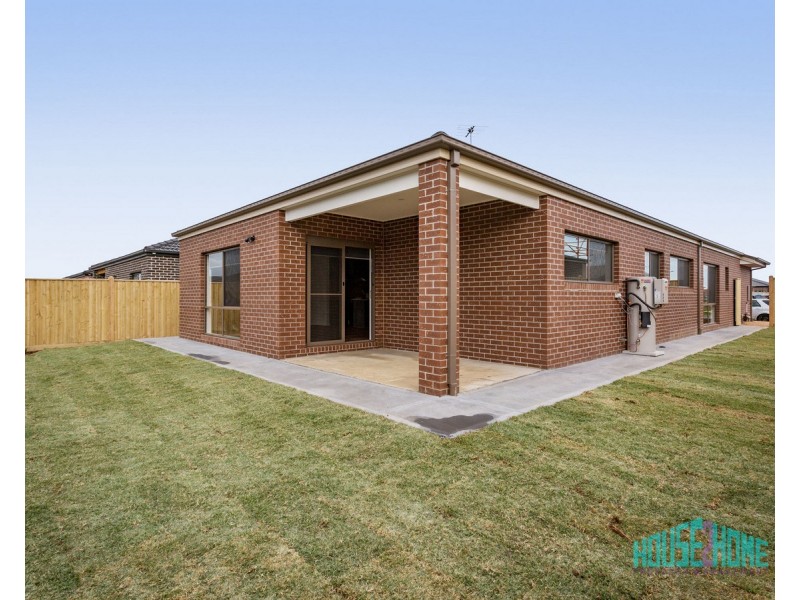 7 Stettler Boulevard, Mickleham VIC 3064