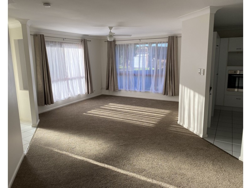 2 Bowerbird Place Street, Burleigh Waters QLD 4220