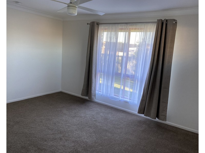 2 Bowerbird Place Street, Burleigh Waters QLD 4220