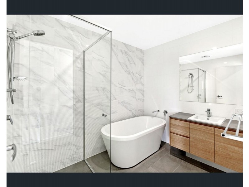 1/18 Muscovey Avenue, Paradise Point QLD 4216
