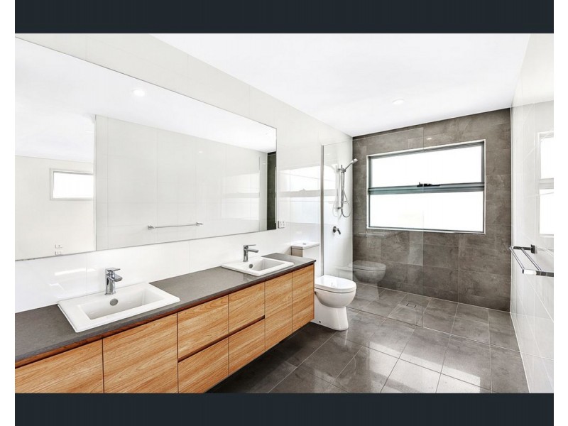 1/18 Muscovey Avenue, Paradise Point QLD 4216