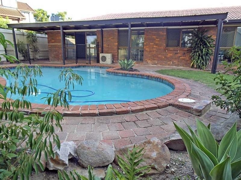 4 Churchill Court, Carrara QLD 4211