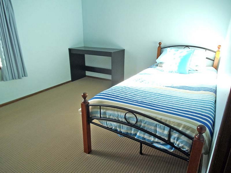 4 Churchill Court, Carrara QLD 4211