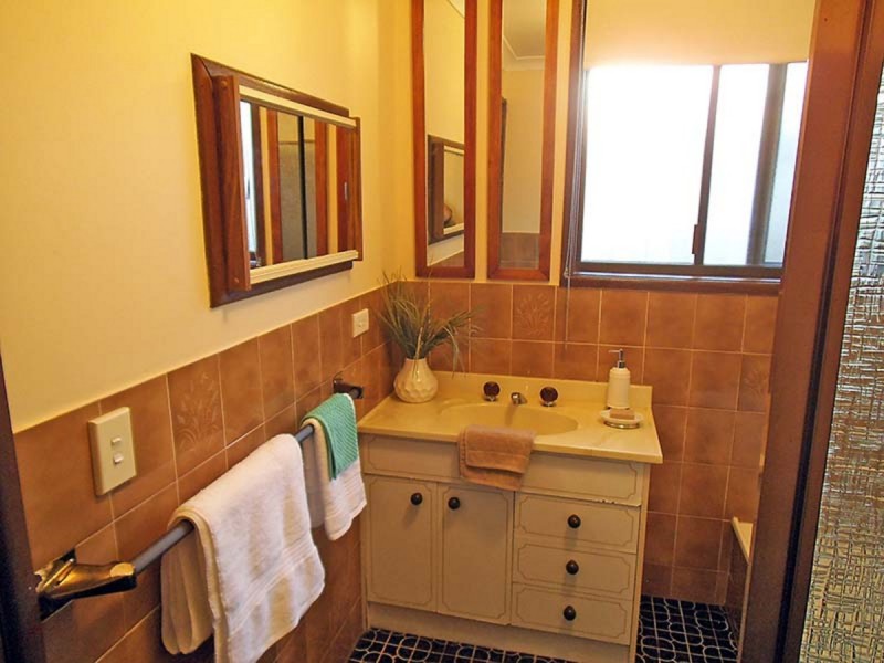 4 Churchill Court, Carrara QLD 4211