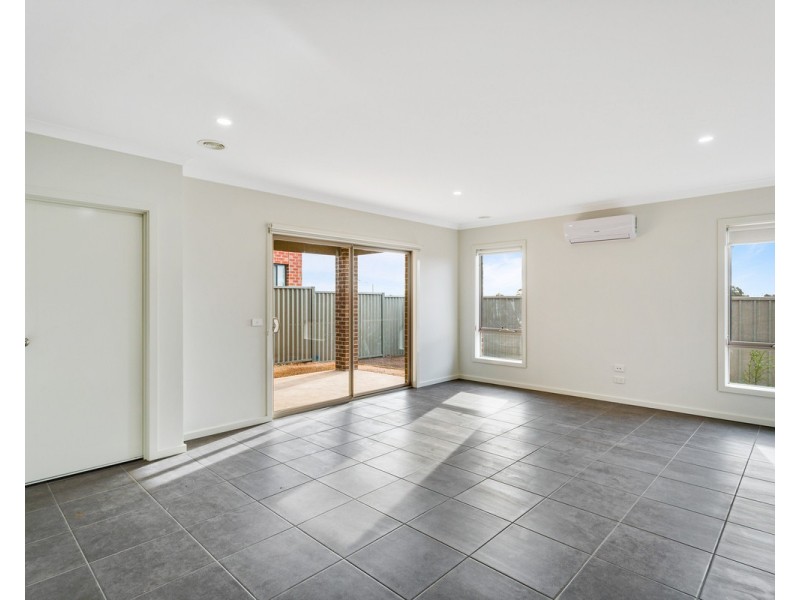 8 Farrow Close, Maddingley VIC 3340