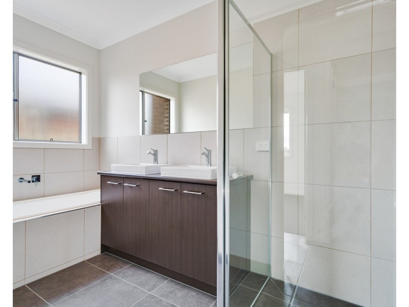 8 Farrow Close, Maddingley VIC 3340