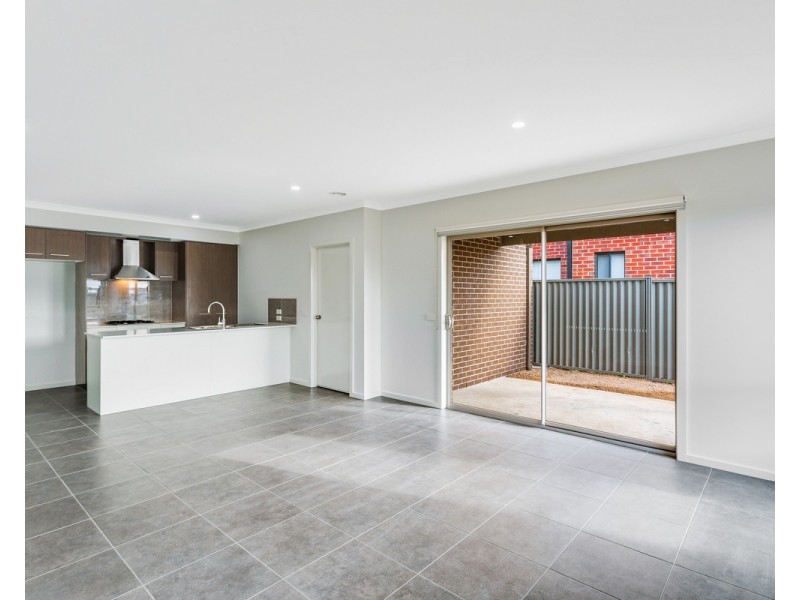8 Farrow Close, Maddingley VIC 3340