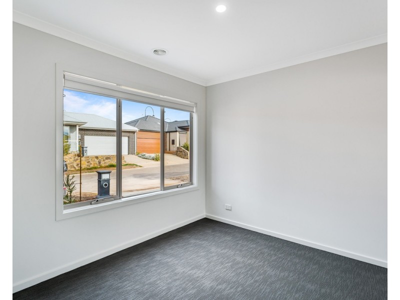 8 Farrow Close, Maddingley VIC 3340