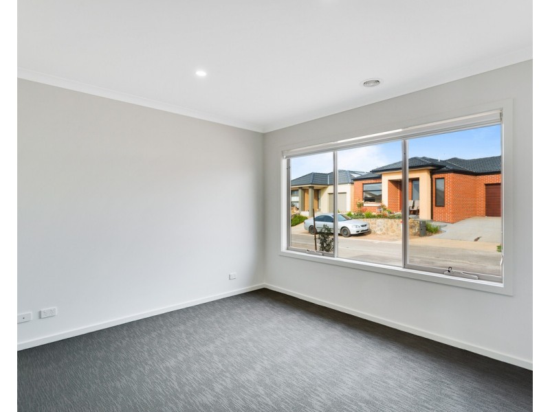 8 Farrow Close, Maddingley VIC 3340
