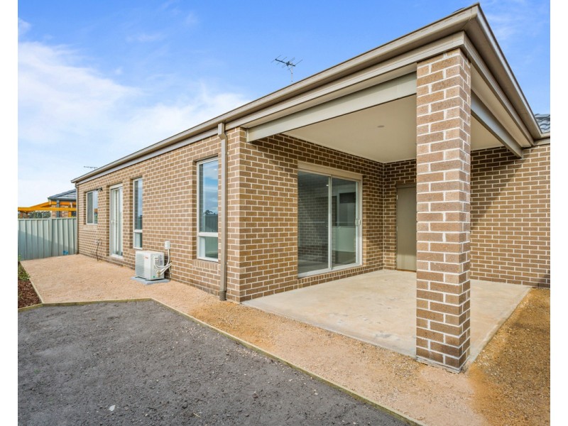 8 Farrow Close, Maddingley VIC 3340