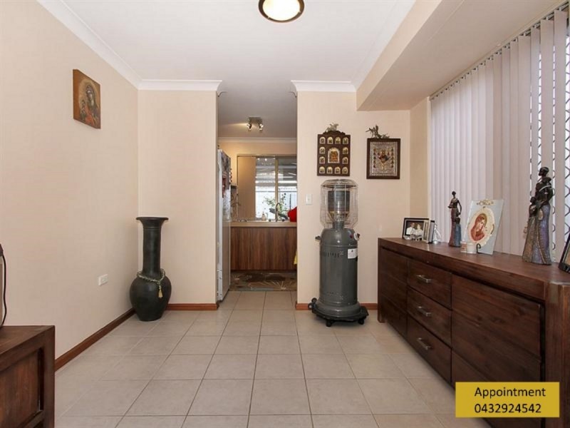 9 Augustus Way, Marangaroo WA 6064