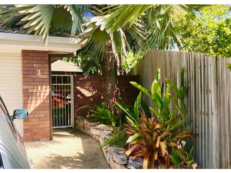2/7 Flora Close, Burleigh Waters QLD 4220