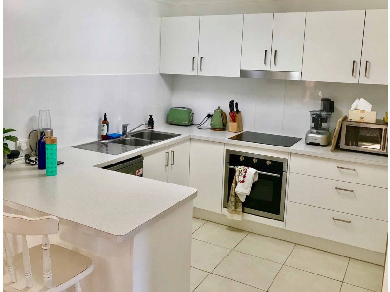 2/7 Flora Close, Burleigh Waters QLD 4220