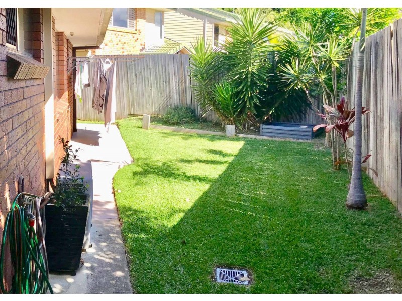 2/7 Flora Close, Burleigh Waters QLD 4220